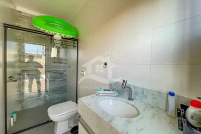 Casa - Térrea com 3 dormitórios (sendo 1 suite(s)) a 440,00 metros praia.