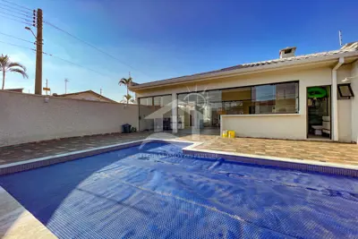 Casa - Térrea com 3 dormitórios (sendo 1 suite(s)) a 440,00 metros praia.