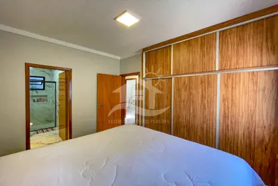 Casa - Térrea com 3 dormitórios (sendo 1 suite(s)) a 440,00 metros praia.