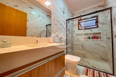 Casa - Térrea com 3 dormitórios (sendo 1 suite(s)) a 440,00 metros praia.