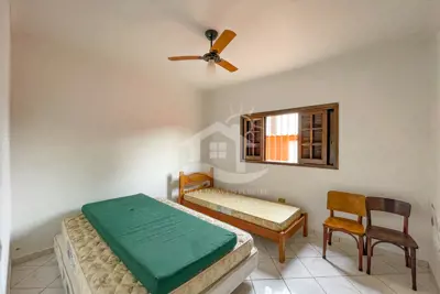 Casa - Térrea com piscina com 3 quartos (sendo 1 suite(s)) a 500,00 metros praia.
