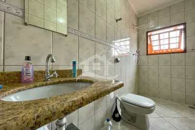 Casa - Térrea com piscina com 3 quartos (sendo 1 suite(s)) a 500,00 metros praia.