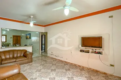 Casa - Térrea com piscina com 3 quartos (sendo 1 suite(s)) a 500,00 metros praia.