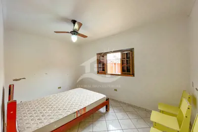 Casa - Térrea com piscina com 3 quartos (sendo 1 suite(s)) a 500,00 metros praia.
