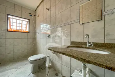 Casa - Térrea com piscina com 3 quartos (sendo 1 suite(s)) a 500,00 metros praia.