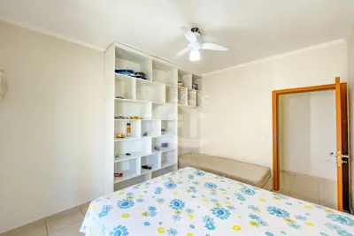 Casa - Sobrado com 3 quartos (sendo 1 suite(s)) a 40,00 metros praia.