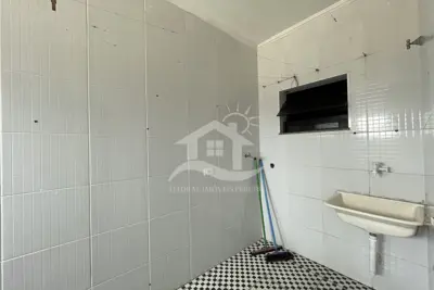 Apartamento - Amplo com 3 dormitórios (sendo 1 suite(s)) a 200,00 metros praia.