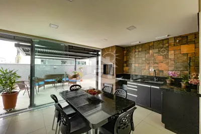 Casa - Assobradada com 4 dormitórios (sendo 4 suite(s)) a 1500,00 metros praia.