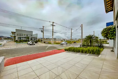 Casa - Assobradada com 4 dormitórios (sendo 4 suite(s)) a 1500,00 metros praia.