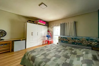 Casa - Assobradada com 4 dormitórios (sendo 4 suite(s)) a 1500,00 metros praia.