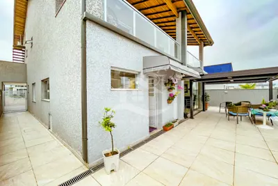 Casa - Assobradada com 4 dormitórios (sendo 4 suite(s)) a 1500,00 metros praia.