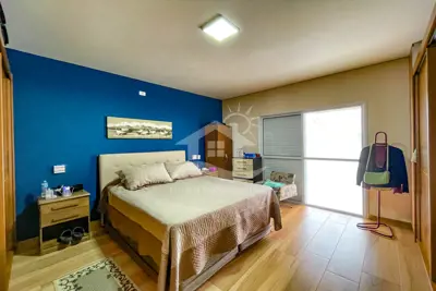 Casa - Assobradada com 4 dormitórios (sendo 4 suite(s)) a 1500,00 metros praia.