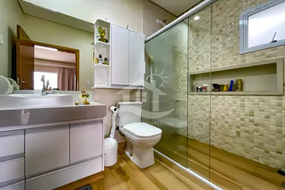 Casa - Assobradada com 4 dormitórios (sendo 4 suite(s)) a 1500,00 metros praia.