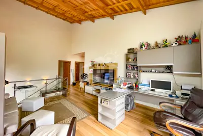 Casa - Assobradada com 4 dormitórios (sendo 4 suite(s)) a 1500,00 metros praia.