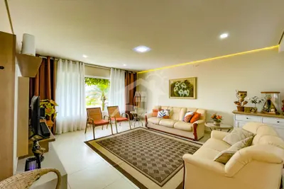 Casa - Assobradada com 4 dormitórios (sendo 4 suite(s)) a 1500,00 metros praia.