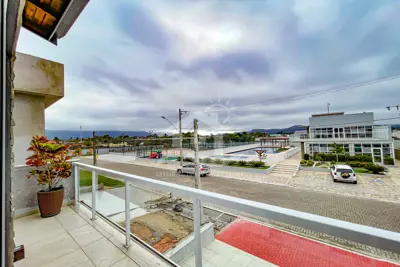 Casa - Assobradada com 4 dormitórios (sendo 4 suite(s)) a 1500,00 metros praia.