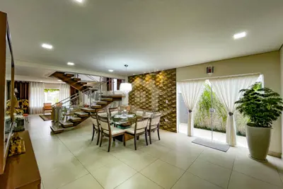 Casa - Assobradada com 4 dormitórios (sendo 4 suite(s)) a 1500,00 metros praia.