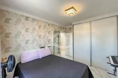 Apartamento - Amplo com 3 dormitórios (sendo 2 suite(s)) a 550,00 metros praia.