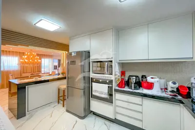 Apartamento - Amplo com 3 dormitórios (sendo 2 suite(s)) a 550,00 metros praia.
