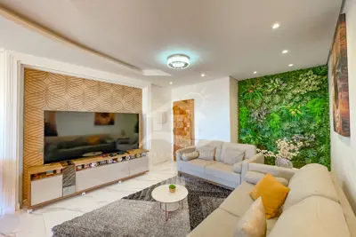 Apartamento - Amplo com 3 dormitórios (sendo 2 suite(s)) a 550,00 metros praia.