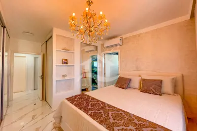 Apartamento - Amplo com 3 dormitórios (sendo 2 suite(s)) a 550,00 metros praia.