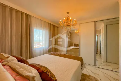Apartamento - Amplo com 3 dormitórios (sendo 2 suite(s)) a 550,00 metros praia.