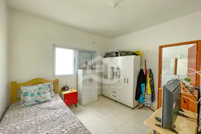 Casa - Térrea com 3 dormitórios (sendo 1 suite(s)) a 1200,00 metros praia.