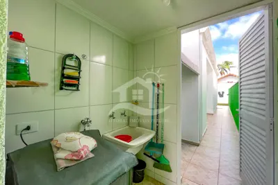 Casa - Térrea com 3 dormitórios (sendo 1 suite(s)) a 1200,00 metros praia.