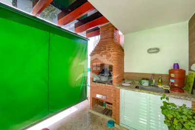 Casa - Térrea com 3 dormitórios (sendo 1 suite(s)) a 1200,00 metros praia.