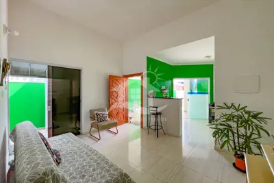 Casa - Térrea com 3 dormitórios (sendo 1 suite(s)) a 1200,00 metros praia.