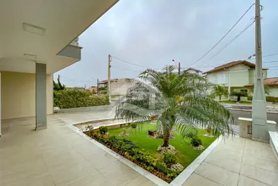 Casa - Sobrado Novo com 3 quartos (sendo 1 suite(s)) a 1500,00 metros praia.
