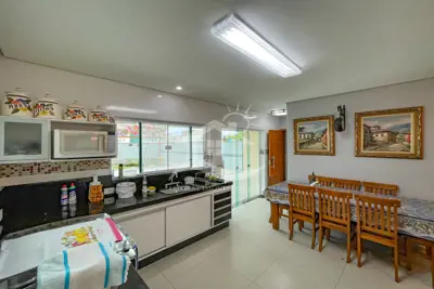 Casa - Sobrado Novo com 3 quartos (sendo 1 suite(s)) a 1500,00 metros praia.