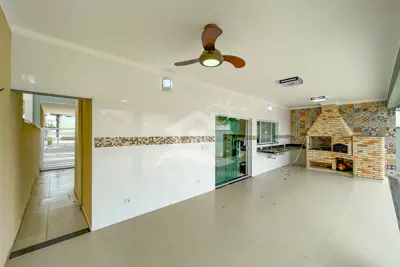 Casa - Sobrado Novo com 3 quartos (sendo 1 suite(s)) a 1500,00 metros praia.