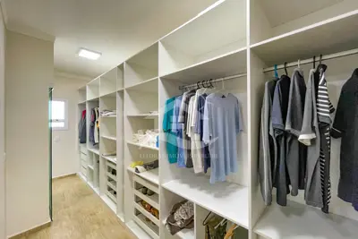 Casa - Sobrado Novo com 3 quartos (sendo 1 suite(s)) a 1500,00 metros praia.