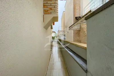 Casa - Sobrado Novo com 3 quartos (sendo 1 suite(s)) a 1500,00 metros praia.