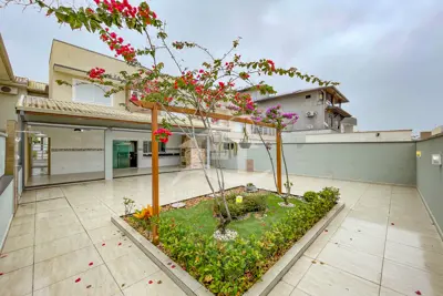 Casa - Sobrado Novo com 3 quartos (sendo 1 suite(s)) a 1500,00 metros praia.