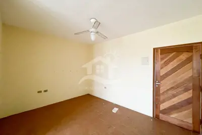 Apartamento - Kitnet com 1 dormitórios  a 500,00 metros praia.