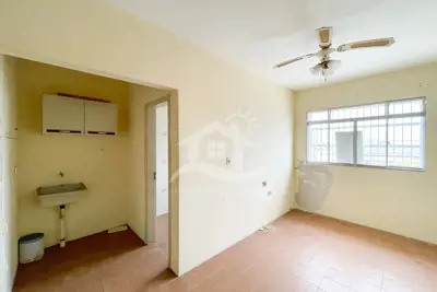 Apartamento - Kitnet com 1 dormitórios  a 500,00 metros praia.