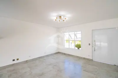 Casa - Sobrado com 3 dormitórios (sendo 3 suite(s)) a 1000,00 metros praia.