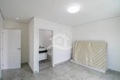 Casa - Sobrado com 3 dormitórios (sendo 3 suite(s)) a 1000,00 metros praia.