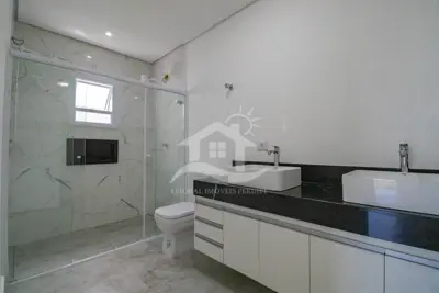 Casa - Sobrado com 3 dormitórios (sendo 3 suite(s)) a 1000,00 metros praia.