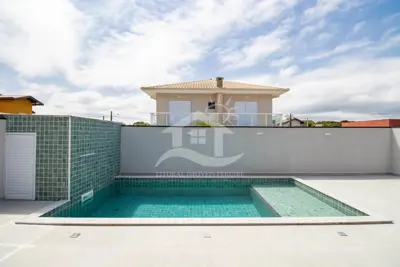 Casa - Sobrado com 3 dormitórios (sendo 3 suite(s)) a 1000,00 metros praia.