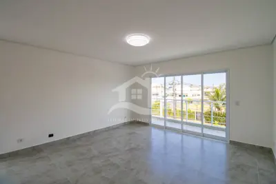 Casa - Sobrado com 3 dormitórios (sendo 3 suite(s)) a 1000,00 metros praia.