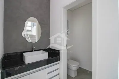 Casa - Sobrado com 3 dormitórios (sendo 3 suite(s)) a 1000,00 metros praia.