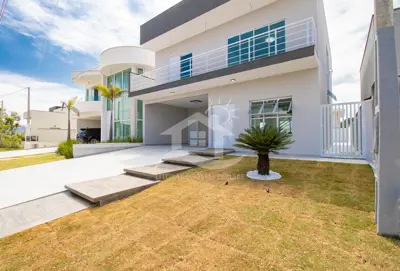 Casa - Sobrado com 3 dormitórios (sendo 3 suite(s)) a 1000,00 metros praia.