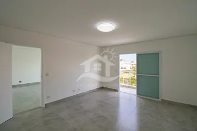 Casa - Sobrado com 3 dormitórios (sendo 3 suite(s)) a 1000,00 metros praia.