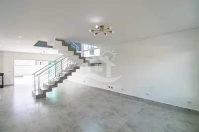 Casa - Sobrado com 3 dormitórios (sendo 3 suite(s)) a 1000,00 metros praia.