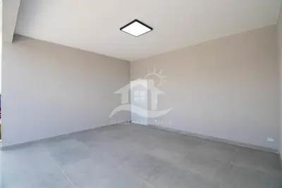 Casa - Sobrado com 3 dormitórios (sendo 3 suite(s)) a 1000,00 metros praia.