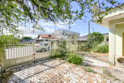 Casa - Térrea com Edícula com 2 dormitórios (sendo 0 suite(s)) a 1000,00 metros praia.