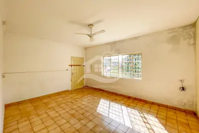 Casa - Térrea com Edícula com 2 dormitórios (sendo 0 suite(s)) a 1000,00 metros praia.